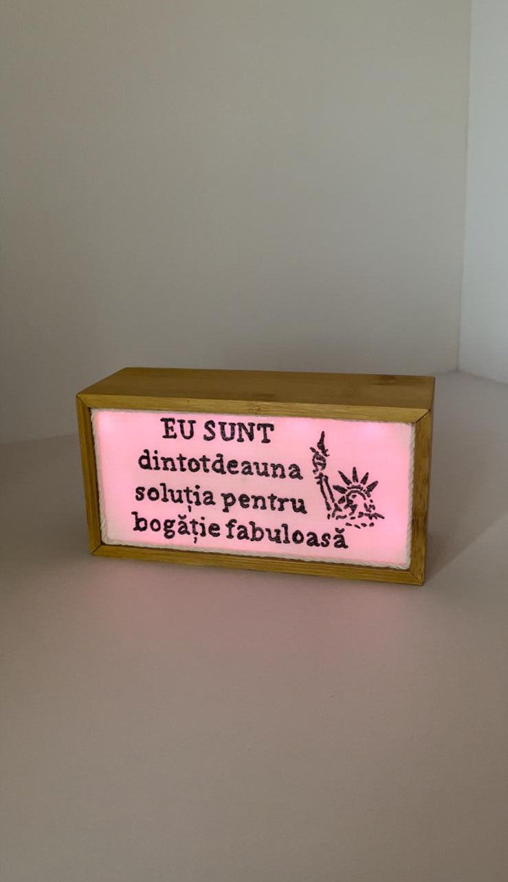 Casetă iluminată din bambus pentru afirmații inspiraționale ✨