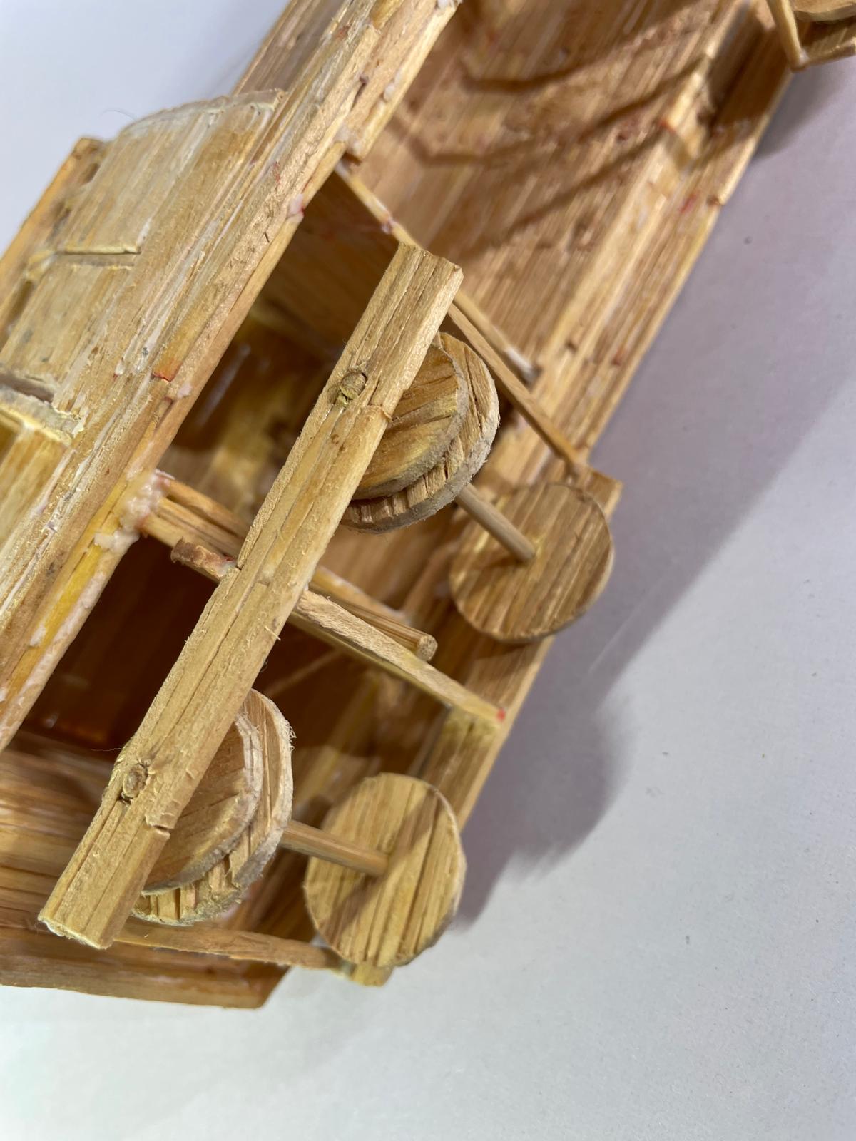 Locomotivă LDH handmade din bețe de chibrite