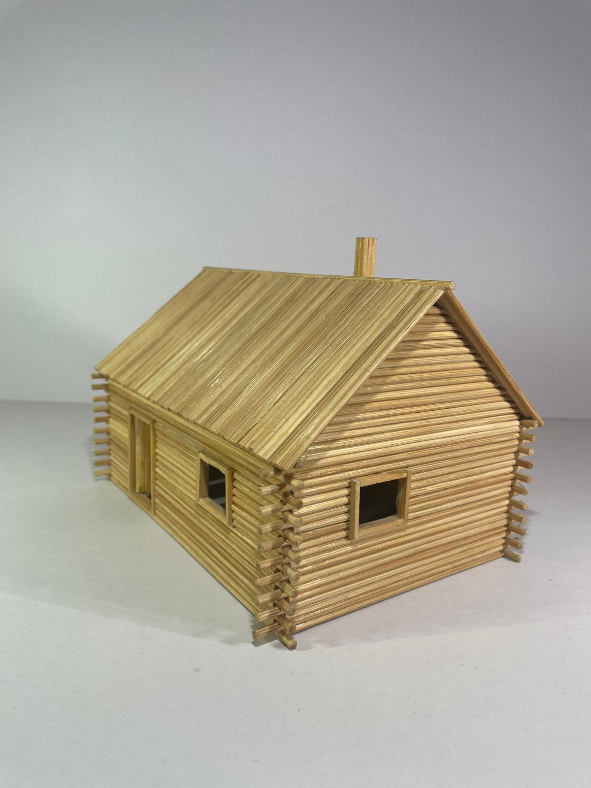 Cabană de lemn handmade din bețe de frigăruie