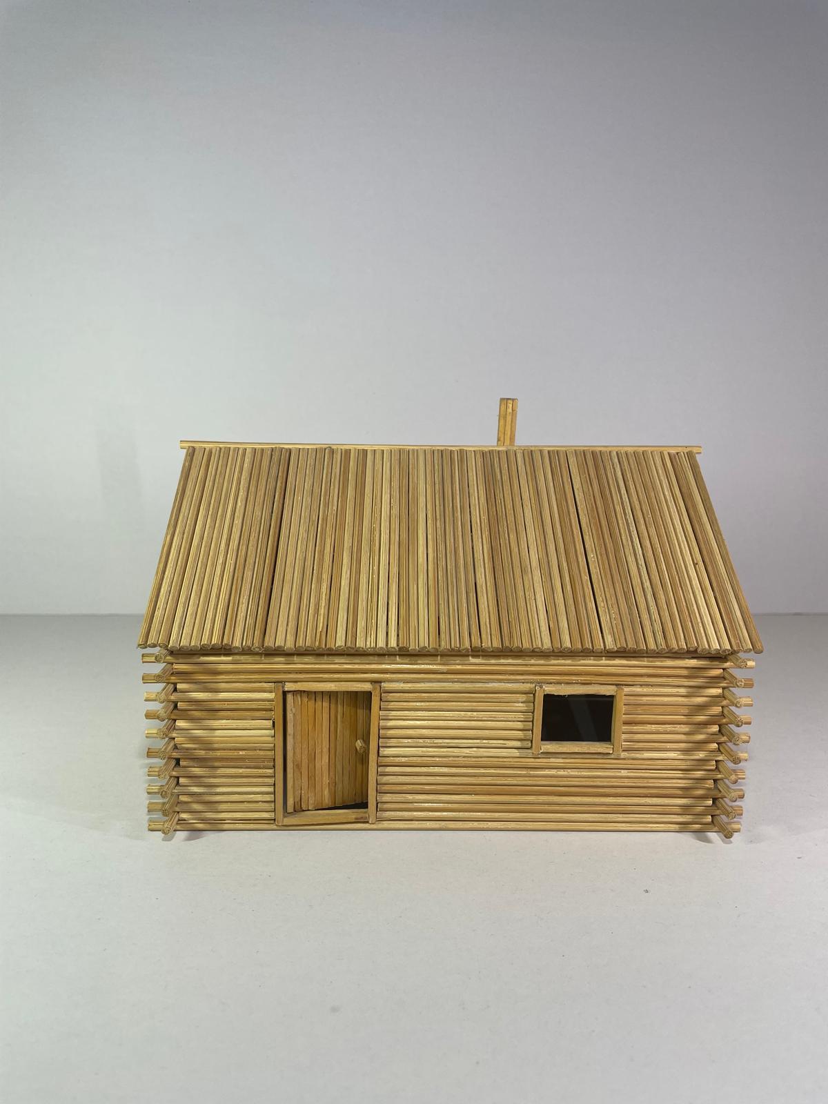 Cabană de lemn handmade din bețe de frigăruie
