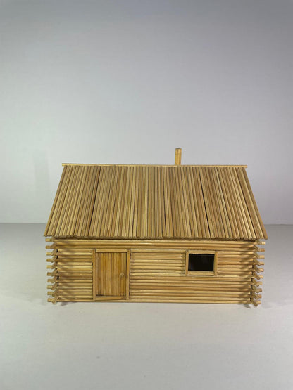 Cabană de lemn handmade din bețe de frigăruie