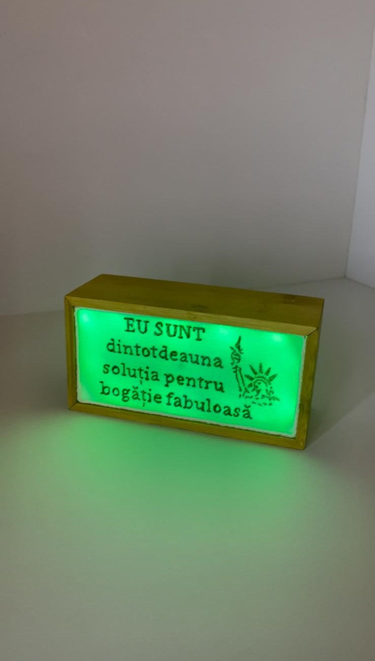 Casetă iluminată din bambus pentru afirmații inspiraționale ✨