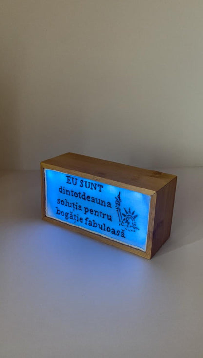 Casetă iluminată din bambus pentru afirmații inspiraționale ✨